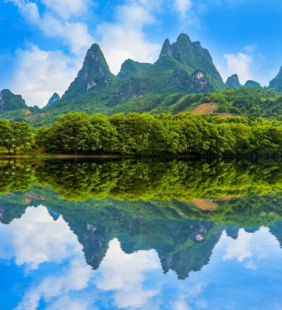 Chat4.0 vs Chat3.5:新一代聊天机器人的较量